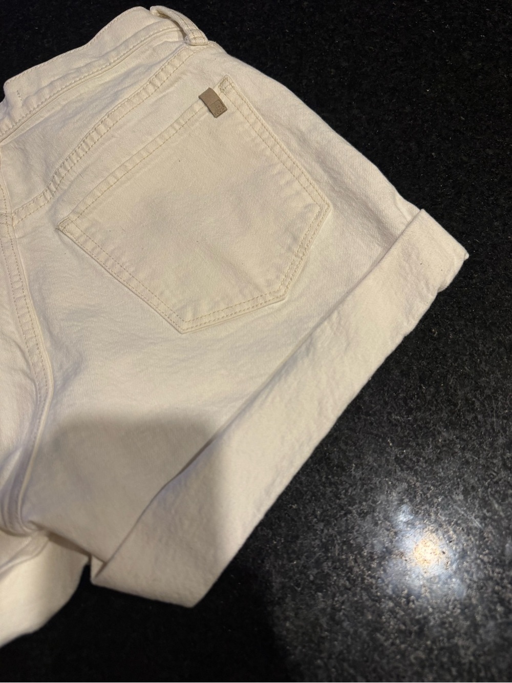 THE ALEX
HIGH RISE SHORT // VINTAGE STRETCH /
ROLLED HEM - Picture 8 of 12